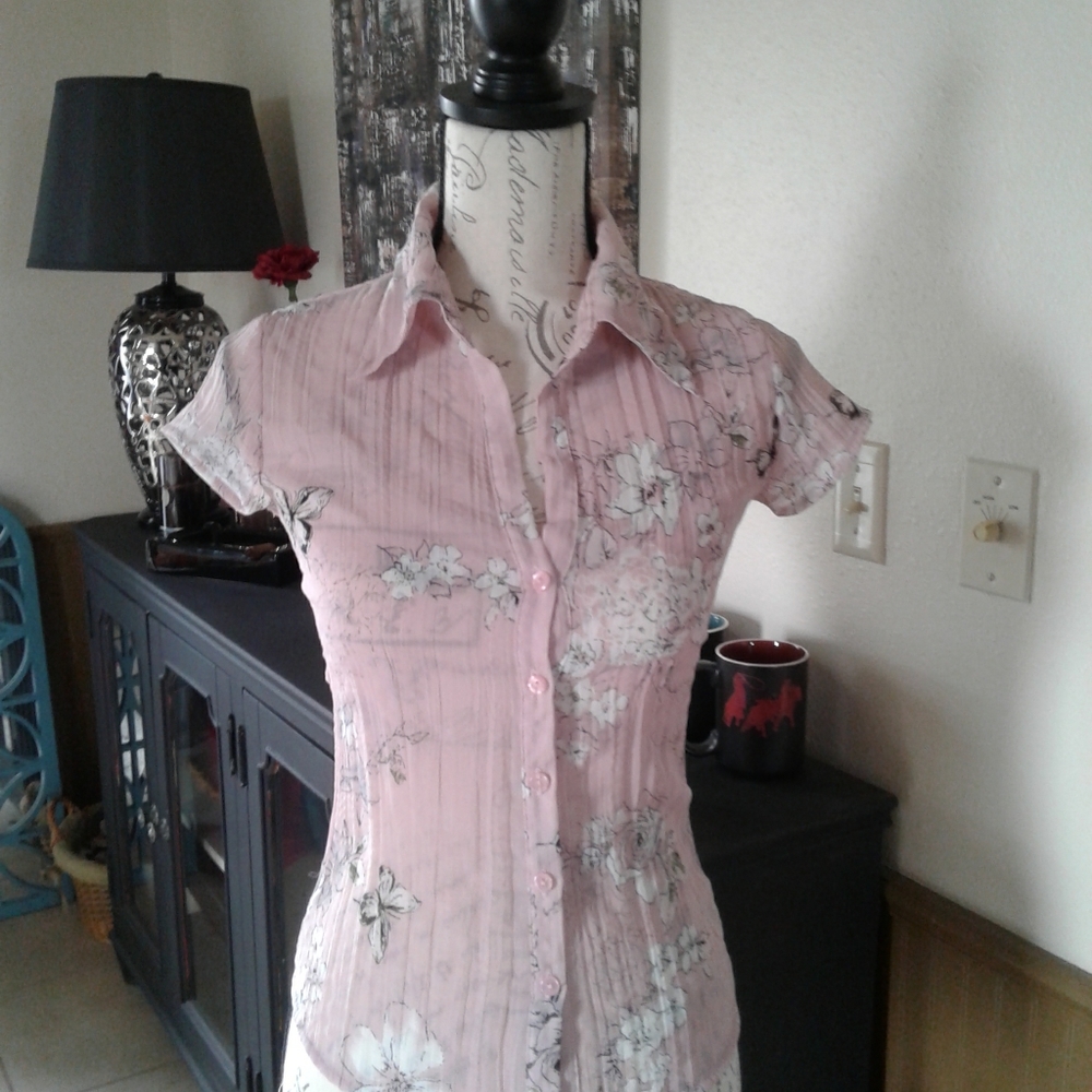💕 CUTE LIL' BLOUSE